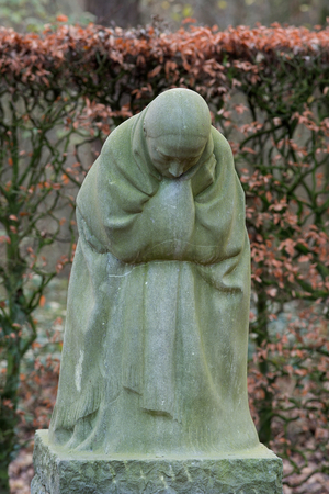 Two statues. "The Grieving Parents". Käthe Kollwitz. 1932.