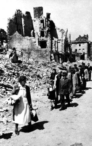 Postwar period, Berlin return of the population 1945 (photo)