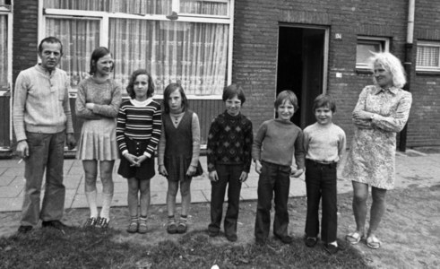 DEU, Germany, Duesseldorf: The inhabitants of this homeless asylum …, 1974 (photo)