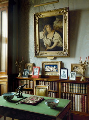 Alnwick Castle in Northumberland in the north of England (photo)