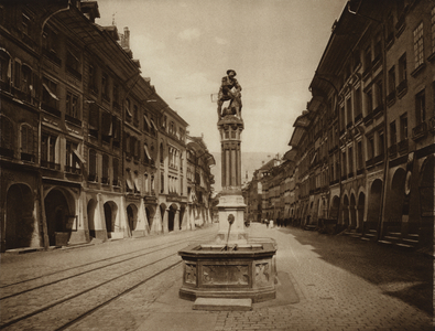 Switzerland: Bern, Kramgasse, Der Simonbrunnen (b/w photo)