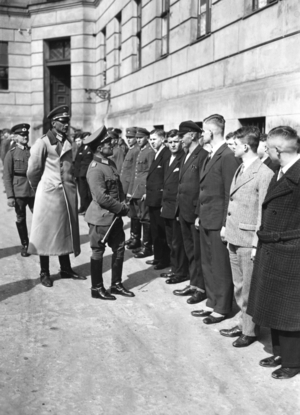 Hiring of new recruits in the Army, 1933 (b/w photo)