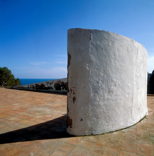 Contemporary architecture : Vela on the terrace - Casa Malaparte, 1938-1940