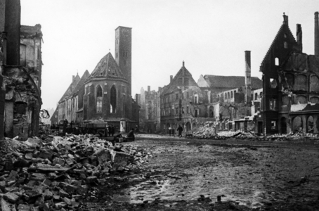 Church of St. James in Augsburg, 1945 (b/w photo)