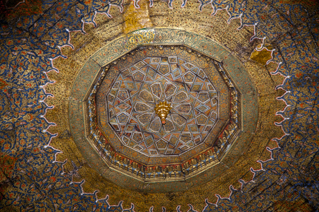 Decorated ceiling in Topkapi Palace, Istanbul, Turkey (photo) 