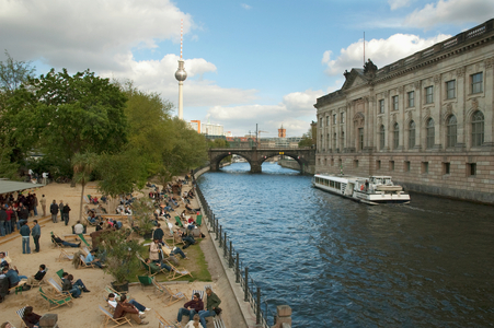 City Beach on the Spree River Along the Museum Island in Berlin, Germany (photo)