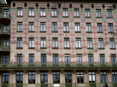 Majolikahaus in Vienna designed in 1899 (photo)