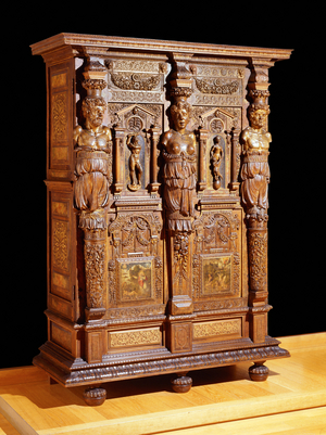 Wardrobe c.1580 (walnut)