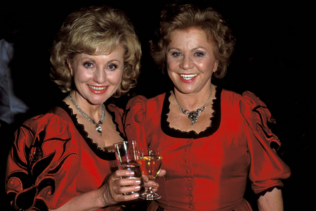 Singers Maria (right) and Margot Hellwig (both GER), people, optimistic; ..., 1990 (photo)