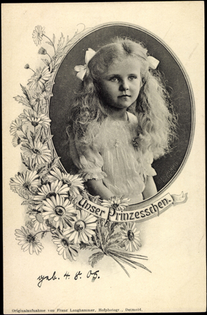 Passepartout Ak Karoline Auguste Adelheid von Lippe, Born 1905 (b/w photo)