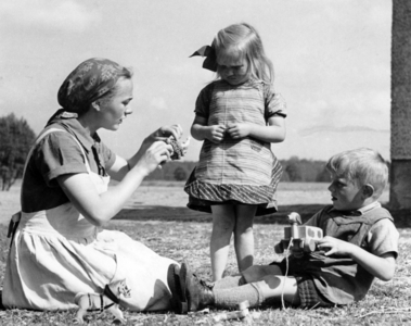 III. Reich, compulsory year for girls in agriculture and home economics, 1938 (photo)
