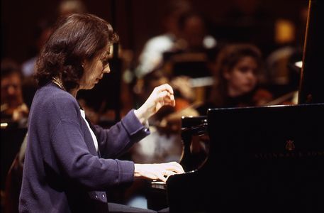 Imogen Cooper - portrait of the English pianist in concert, May 1995. b. 28 August 1949.