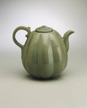 Ewer in the Form of a Melon, 12th century (porcellaneous stoneware with celadon glaze)


