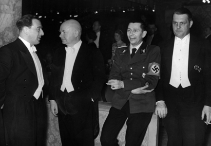 Eugen Hadamovsky at the Radio Ball in the Zoo, 1938 (b/w photo)