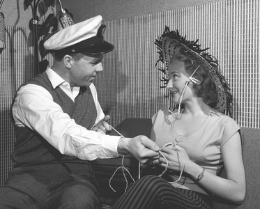 Slemdal 19580426. At the home of the actor-couple Lasse Kolstad and Bab Christensen. Lasse …, 1958 (photo)