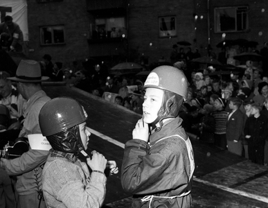 Oslo, 19531025. Aftenposten arranges the Ola car race. Here are two boys on their …, 1953 (photo)