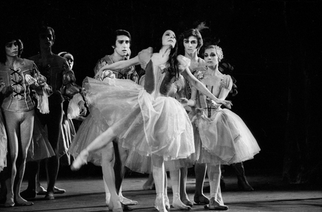 Alicia Alonso and Cyril Atanassof, Ballet Giselle, Opera Garnier, 1972 (photo)