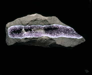 Amethyst crystals (photo)