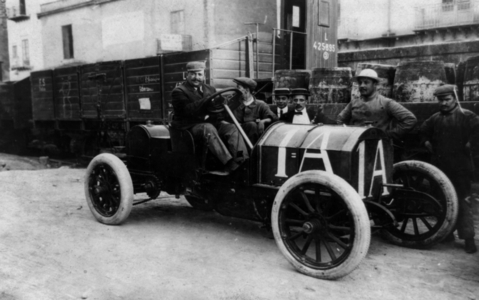 Vincenzo Lancia driving a Fiat, Targa Florio race in Sicily, 1908 (photo)