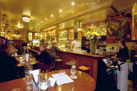 Interior view of the "Tresznjewski" bar, 1999 (photo)