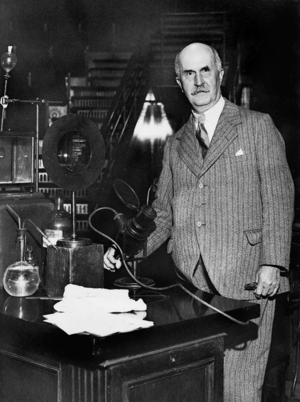 William Henry Bragg in an auditorium, 1935 (b/w photo)