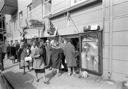 Strømstad, Sweden April 6, 1963. Norwegians invade Strømstad on Cutting Thursday. …, 1963 (photo)