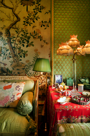 Corner of an elegant room in the Gutfreund apartment with 19th century European furni…, 2016 (photo)