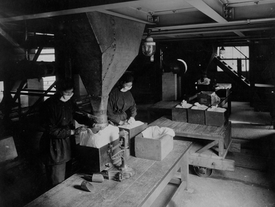 Women Bagging T.N.T, 1916 (b/w photo)