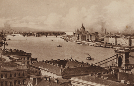 Budapest: Latkep Az Orszaghazzal; Vue Generale Avec La Parlement (b/w photo)