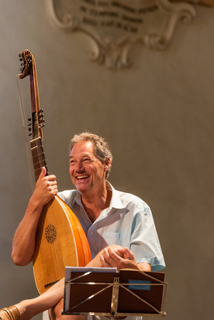 Matthias Spaeter playing the Theorbo and Philippe Herreweghe, 'Collegium Vocale Crete Senesi', Sant'Anna in Camprena, Pienza, Siena, Tuscany, 2019 (photo)