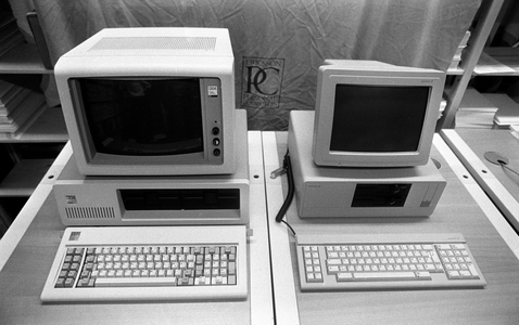 Oslo 19840719 Computer / computer with keyboard and storage device. Computer from Ericsson …, 1984 (photo)