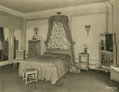 Former home of Fanny Brice, 76th Street - bedroom, New York, USA, c.1920-38 (gelatin silver photo)