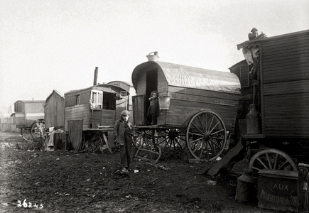 Zone dwellers, Ivry, France, 1913 (b/w photo)