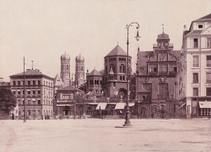 Munich / Munchen: Lenbachplatz mit Kunstlerhaus und Synagoge (b/w photo)