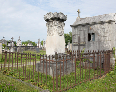 Loyasse Cemetery, Lyon, 2016 (photography)