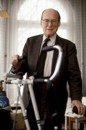 Prof. Manfred von Ardenne (GER) at his Dresden Research Institute,..., 1991 (photo)