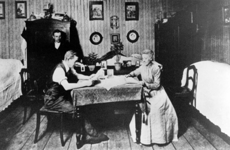 Empire - living room and bedroom (photo)