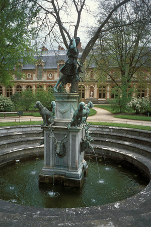 Fountain in the park of Fontainebleau Castle..., 1998 (photo)
