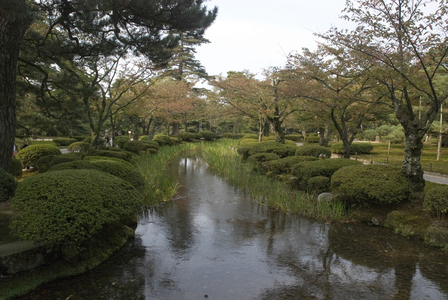 Kenroku-en Garden, view from the 'Flower-Viewing' bridge, Kanazawa, Ishikawa, Japan (photo)
