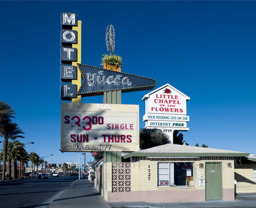 Old Motels and Historic Neon Art in Las Vegas, Nevada 2006 (photo)