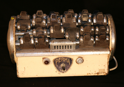 Perma cold permanent device around 1950 (for hairdressing)