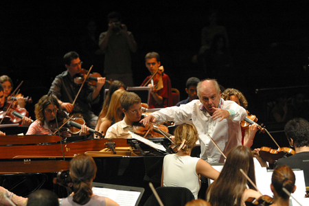 Daniel Barenboim conducting the