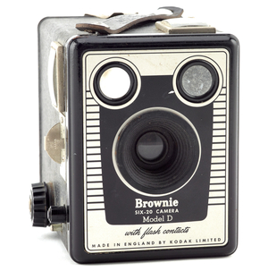 Camera, Eastman Kodak Company, England, 1946-57 (metal & glass)
