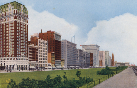 Chicago: Michigan Boulevard, North from Blackstone Hotel and Grant Park (colour photo)