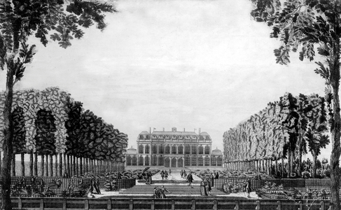 Garden and Evreux townhouse in Paris : built in 1718-1722 for count of Evreux, then house of Mme de Pompadour, in 1816 it became a national property (now it's Elysee palace), here c. 1750, engraving