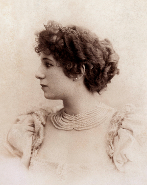 French comedian Andree Meley (1876-1968), photo Reutlinger, c. 1900