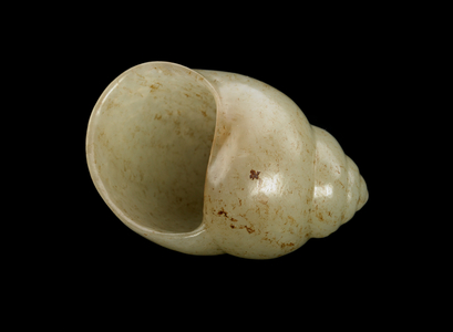 Figure in the form of a conch shell (luo), 7th-8th century (jade)