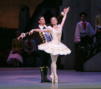 Royal Ballet Coppelia (photo)