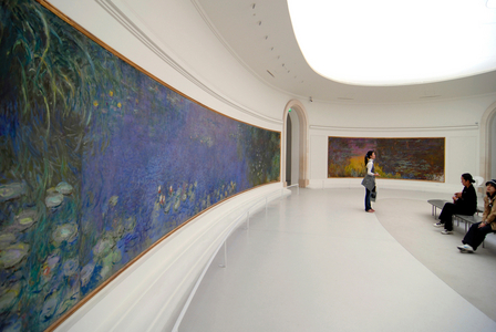 Monet's Waterlilies at the Musée de l'Orangerie, Paris, France (photo)