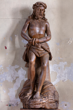 Collegiate church (Collégiale Saint-Gangulphe). Interior. Statue of christ. Wood (wood)